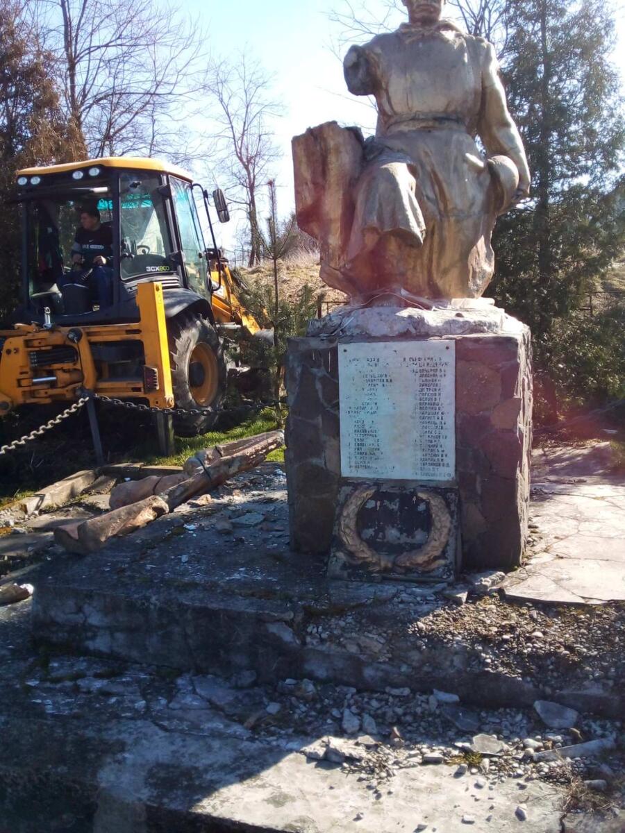 На Львівщині демонтували три радянські пам’ятники – Дрогобицька РВА