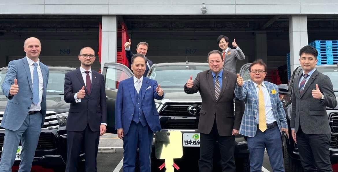 Депутати японського парламенту закупили за власні кошти авто для ЗСУ – посол