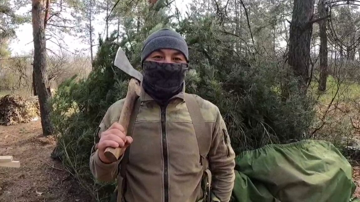 Окупанти показали тунгуса з сокирою, який не хоче, щоб «фашисти прийшли» до Іркутської області (фото)