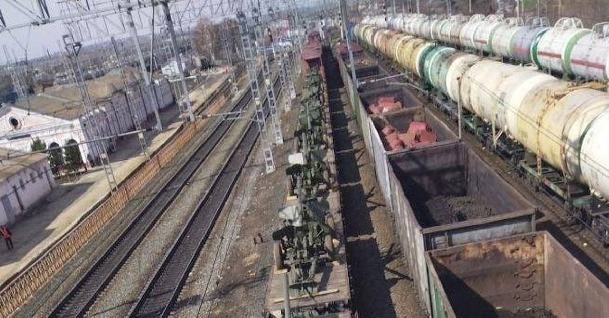 Росіяни тягнуть на Донбас та у Крим гармати зразка 1943 року (фото)