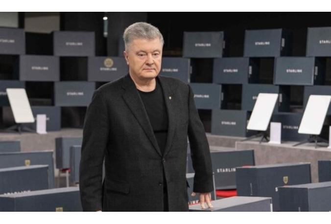 Порошенко с волонтерами приобрел 80 терминалов «Старлинк» для украинской армии