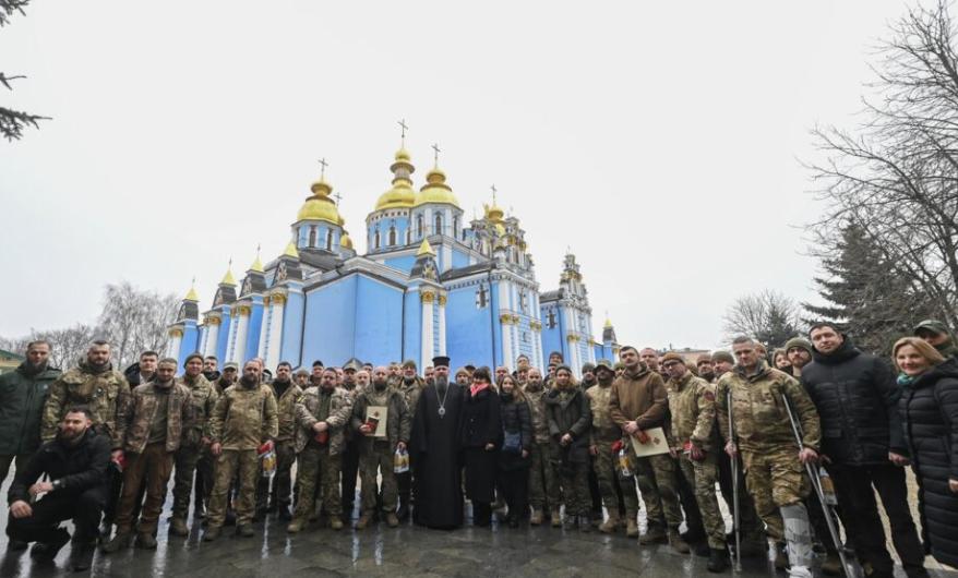 Епіфаній відзначив церковними нагородами захисників України