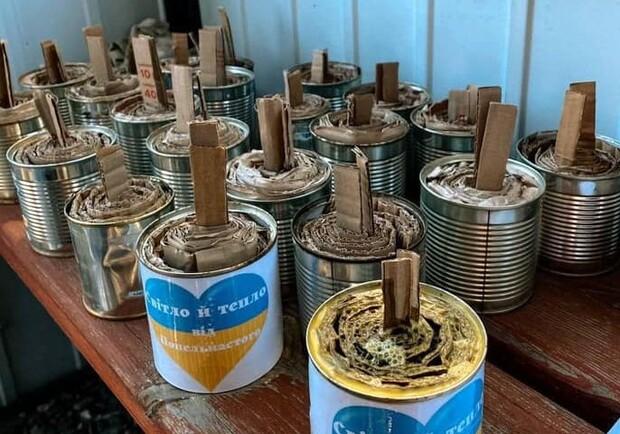 Українці в Польщі організували акцію з виготовлення окопних свічок для ЗСУ