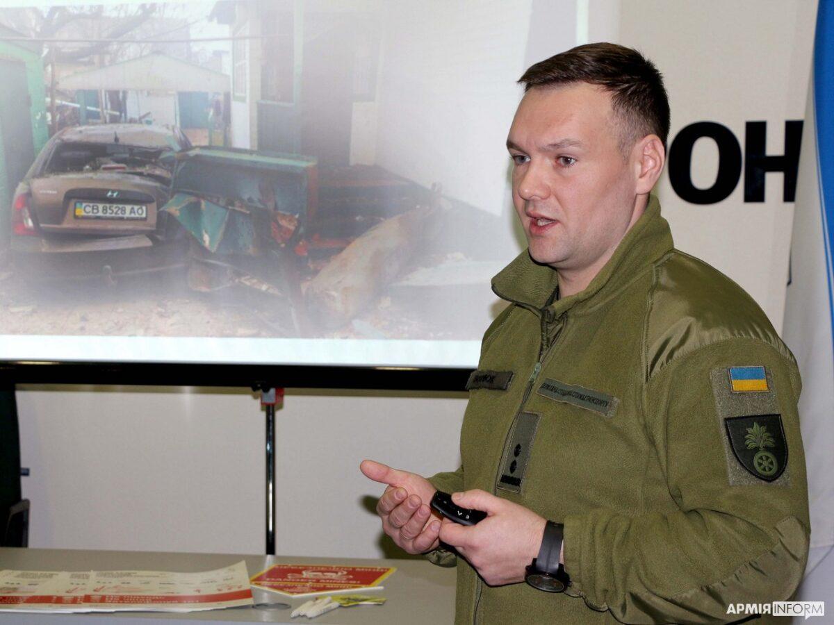 В Черниговской области военные провели занятия по минной безопасности для полицейских