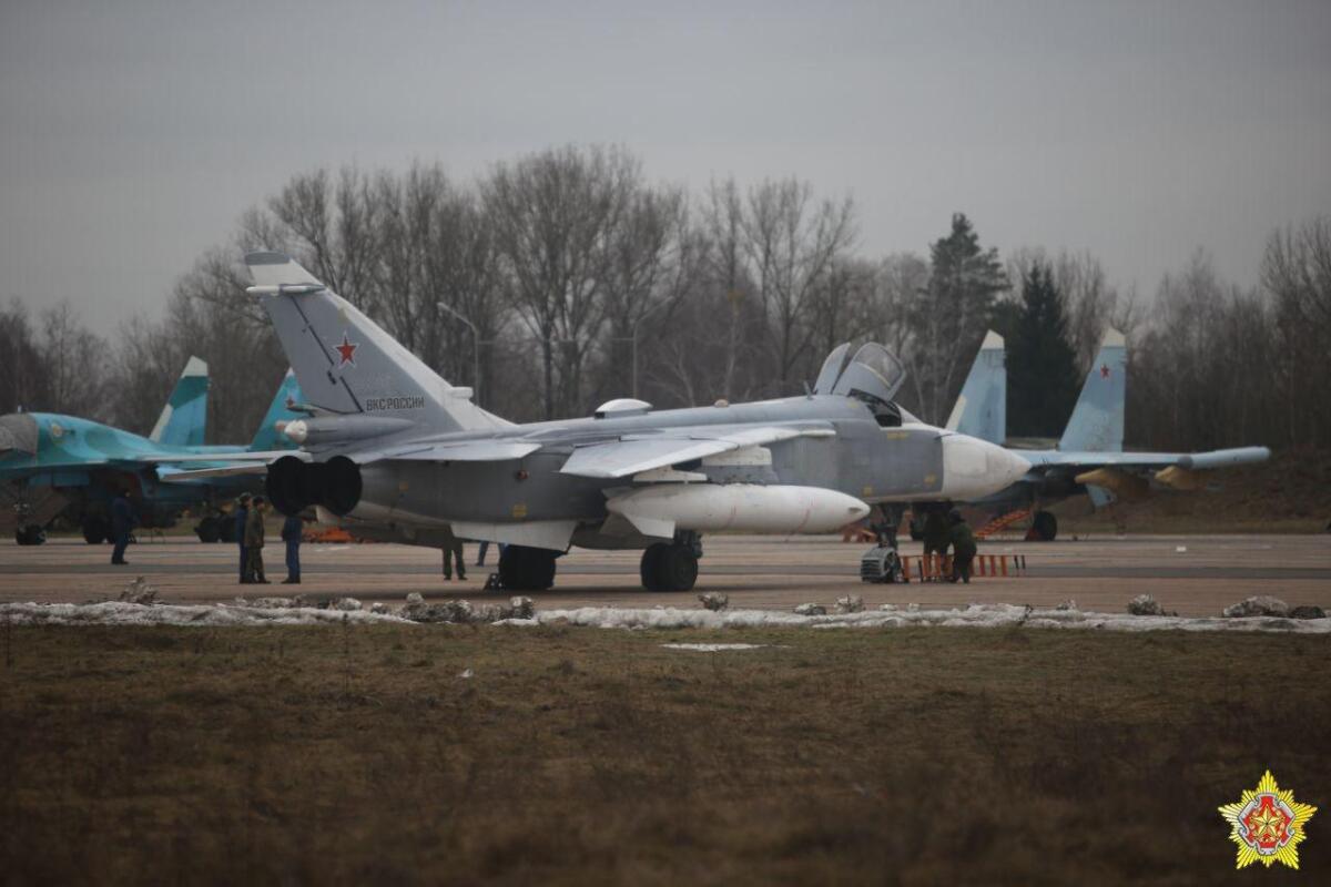 На аеродром «Барановичі» у Білорусі прилетіли два російські Су-24