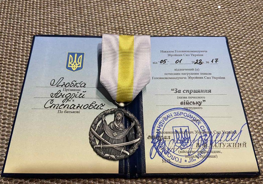 Нагороду від Залужного отримав закарпатський письменник та волонтер