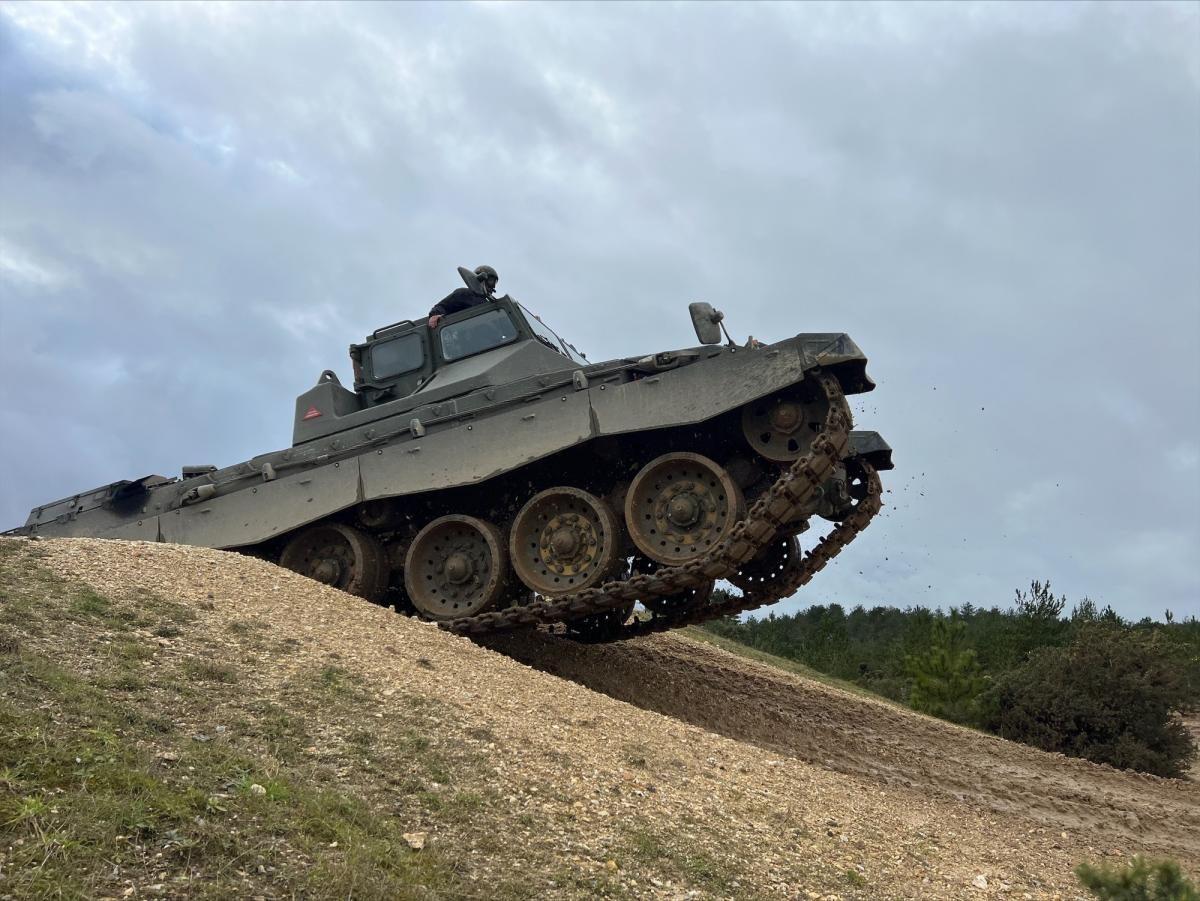 У Британії розповіли, як бійці ЗСУ опанували керування танками Challenger 2 (ФОТО)