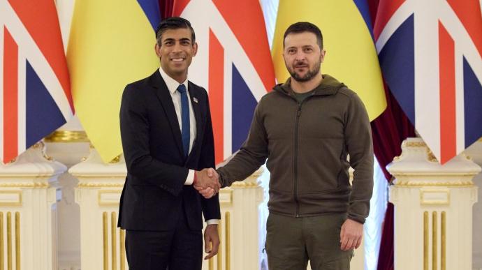 Прем’єр-міністр Британії закликав міжнародних партнерів прискорити свою допомогу Україні