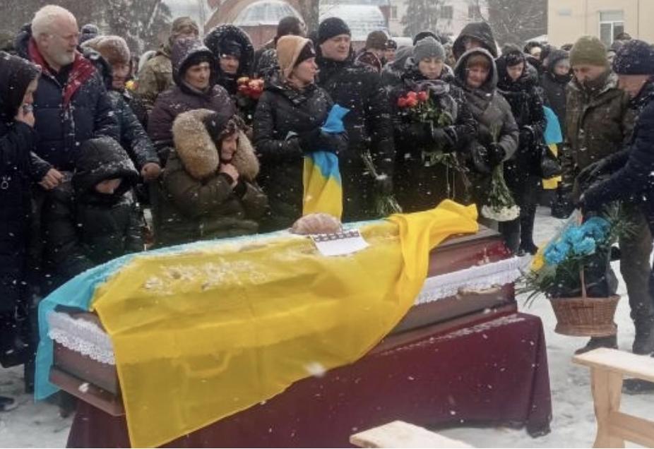 У Рівненській області провели в останню путь старшого лейтенанта ЗСУ