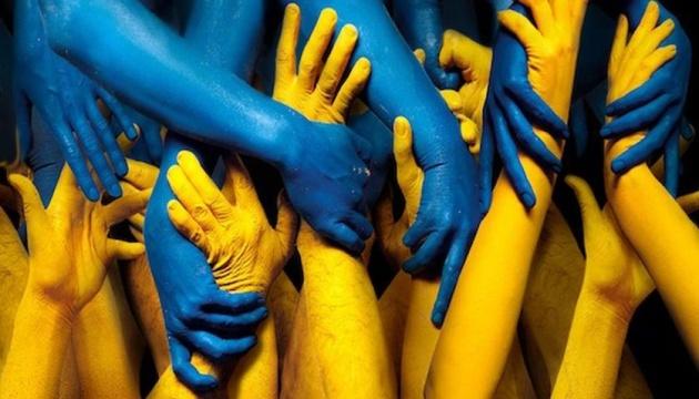 «Разом ми єдині»: українські митці представили свої роботи на виставці у Торонто (ВІДЕО)