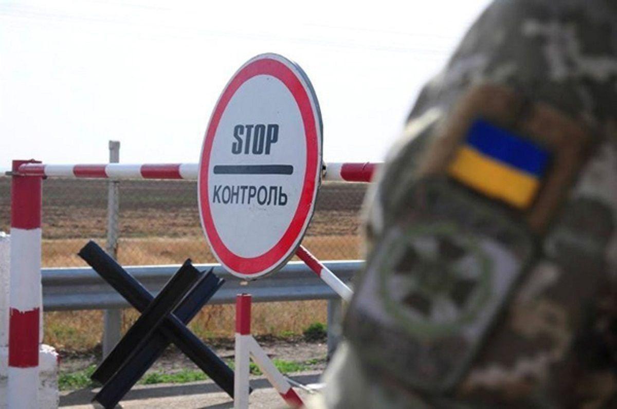 Кабмін розширив категорії держслужбовців, які можуть виїхати за кордон