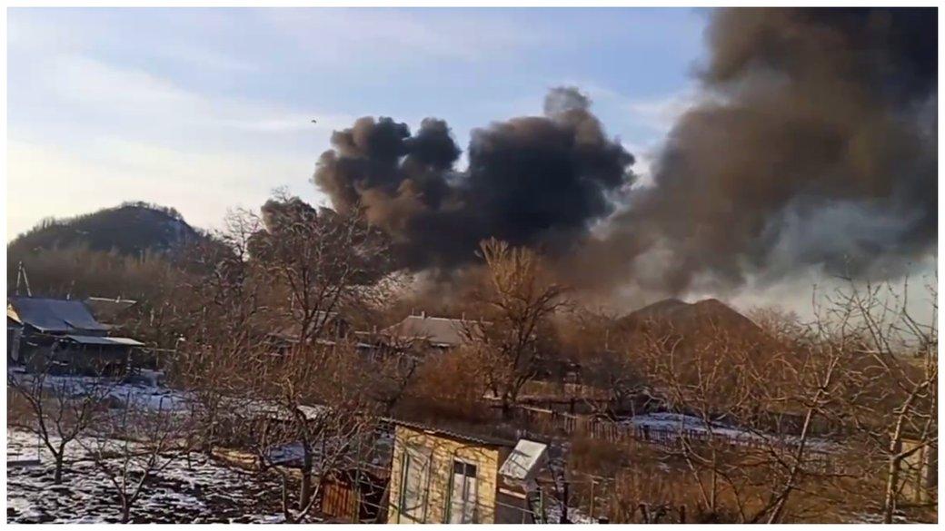 У тимчасово окупованому Донецьку горить і детонує склад боєприпасів ворога (ВІДЕО)