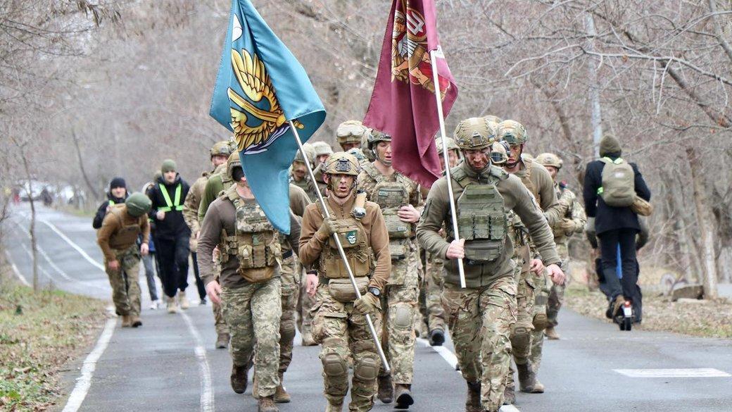 «Біжу за побратима»: в Одесі курсанти ДШВ та морської піхоти влаштували пам’ятний забіг (ФОТО)