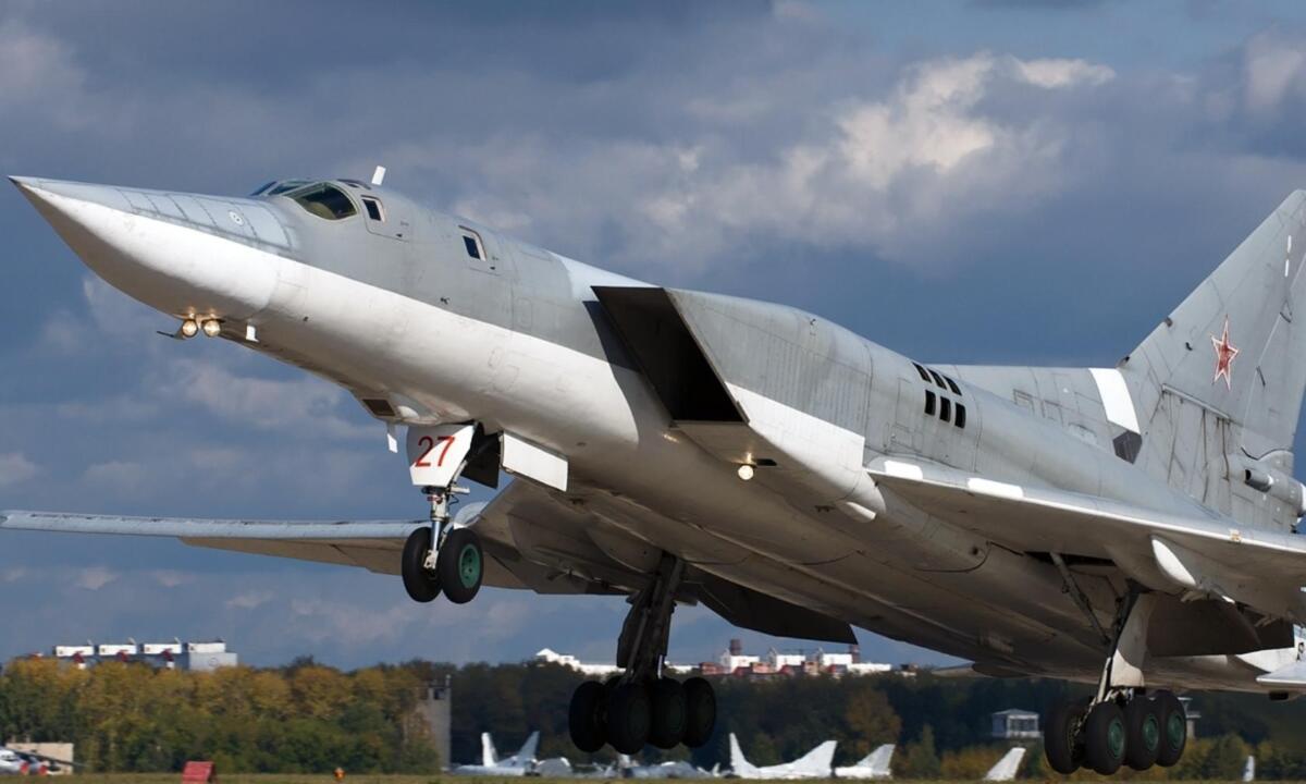Російські бомбардувальники Ту-22м3 помітили поблизу кордонів США