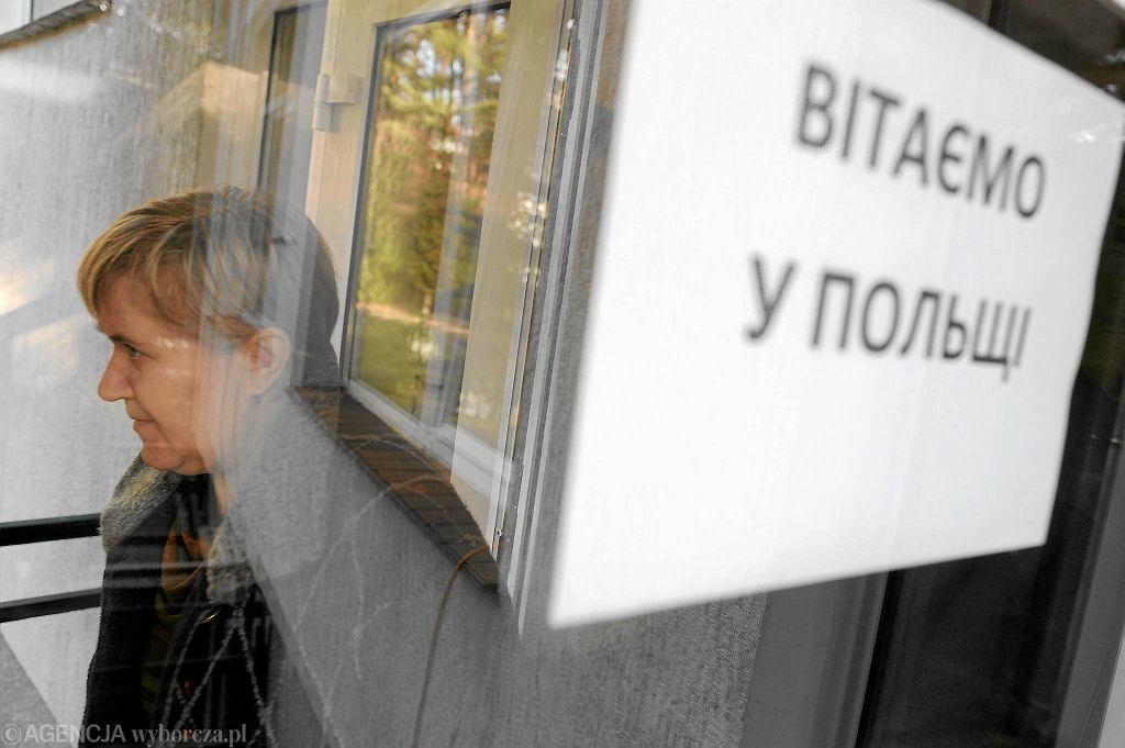 Нове опитування показало, як за майже рік змінилось ставлення поляків до українських біженців