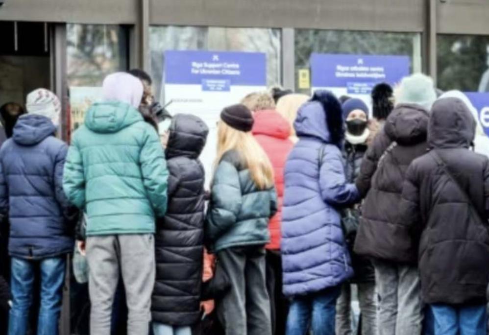 Стало відомо, яка кількість українців з окупованих територій щодня прибуває до Латвії