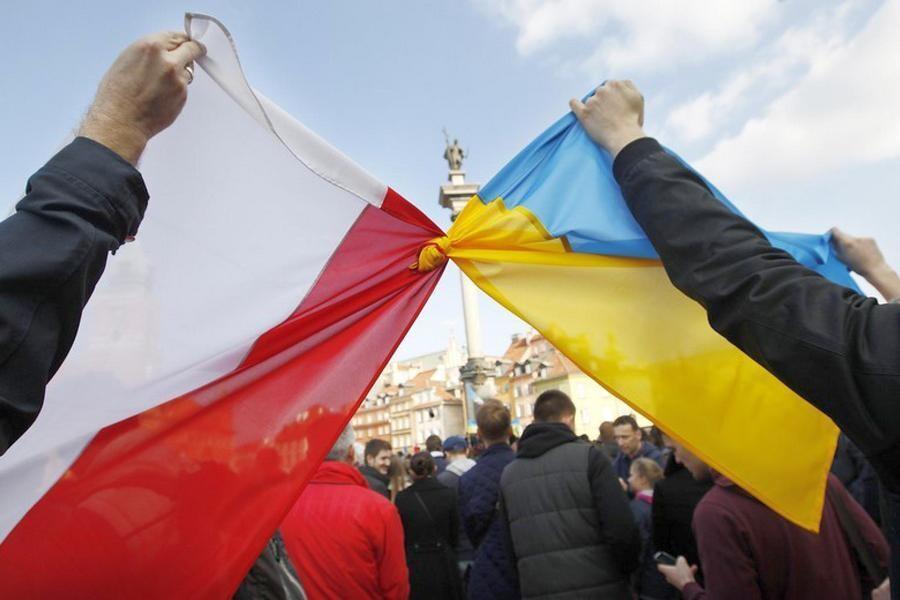Опитування показало, який відсоток поляків підтримує дії уряду щодо допомоги Україні