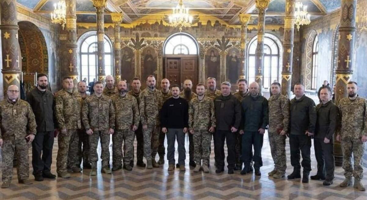 Високу нагороду від Президента України отримали два капелани з Дніпропетровщини