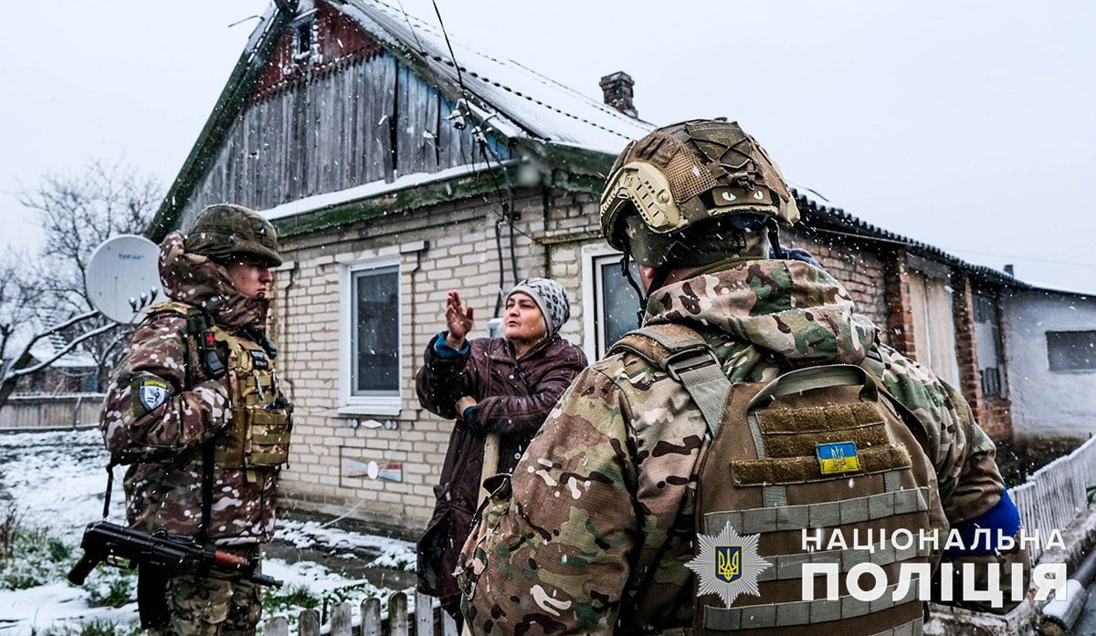 «Білі Янголи» показали, як евакуюють людей з-під ворожих обстрілів у Авдіївці (відео)