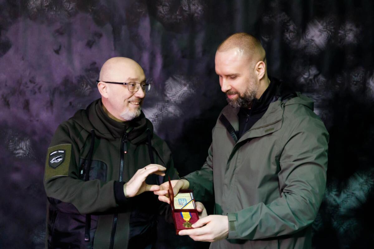 Очільник Харківщини отримав медаль «Золотий тризуб» від Міністерства оборони