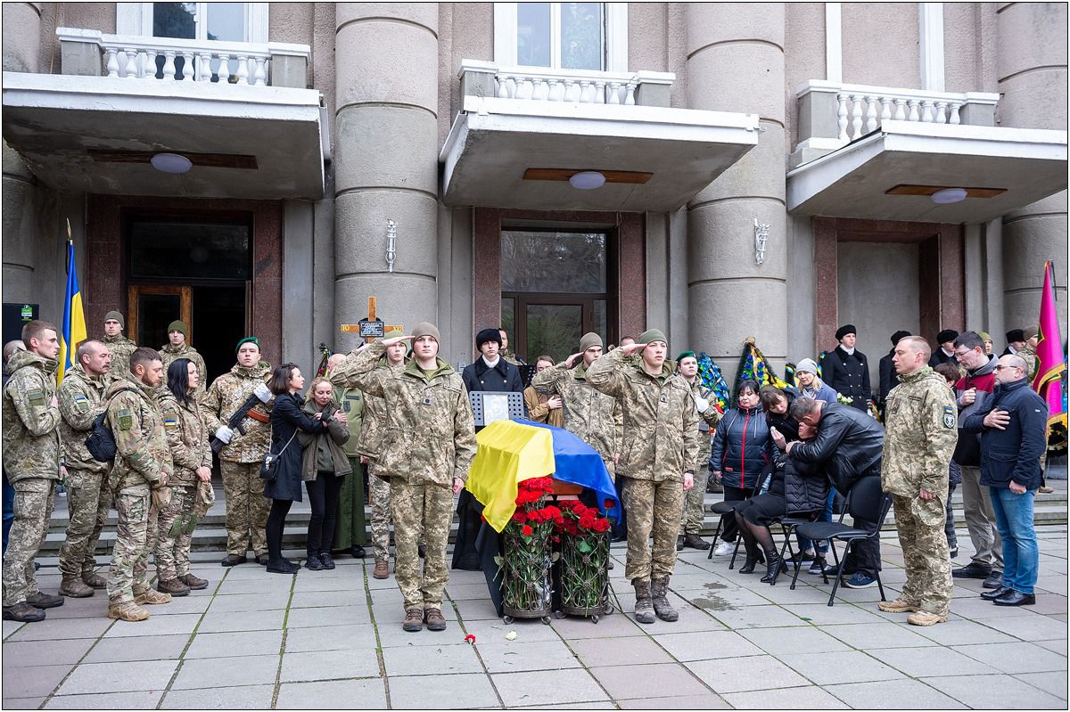 Одесити простилися з прикордонником, що загинув у боях з ворогом на півдні
