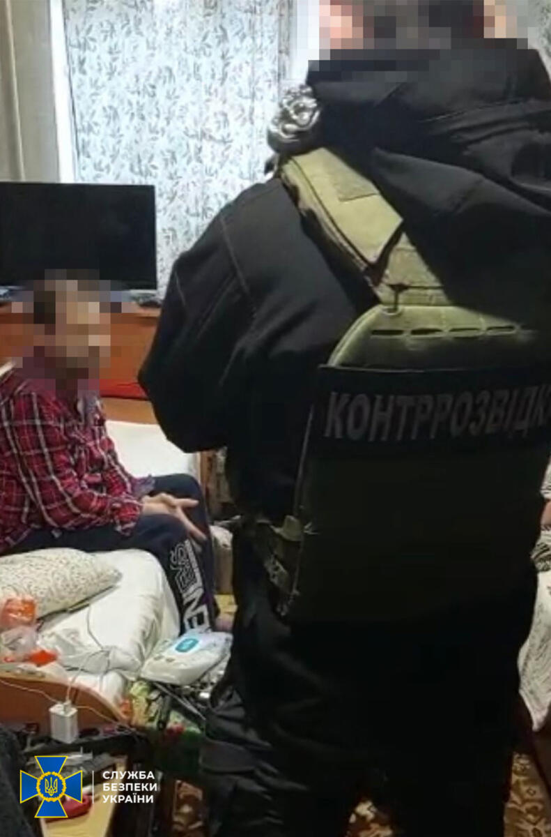 Затримано ворожого інформатора, що фіксував наслідки російського ракетного удару по багатоповерхівці у Запоріжжі