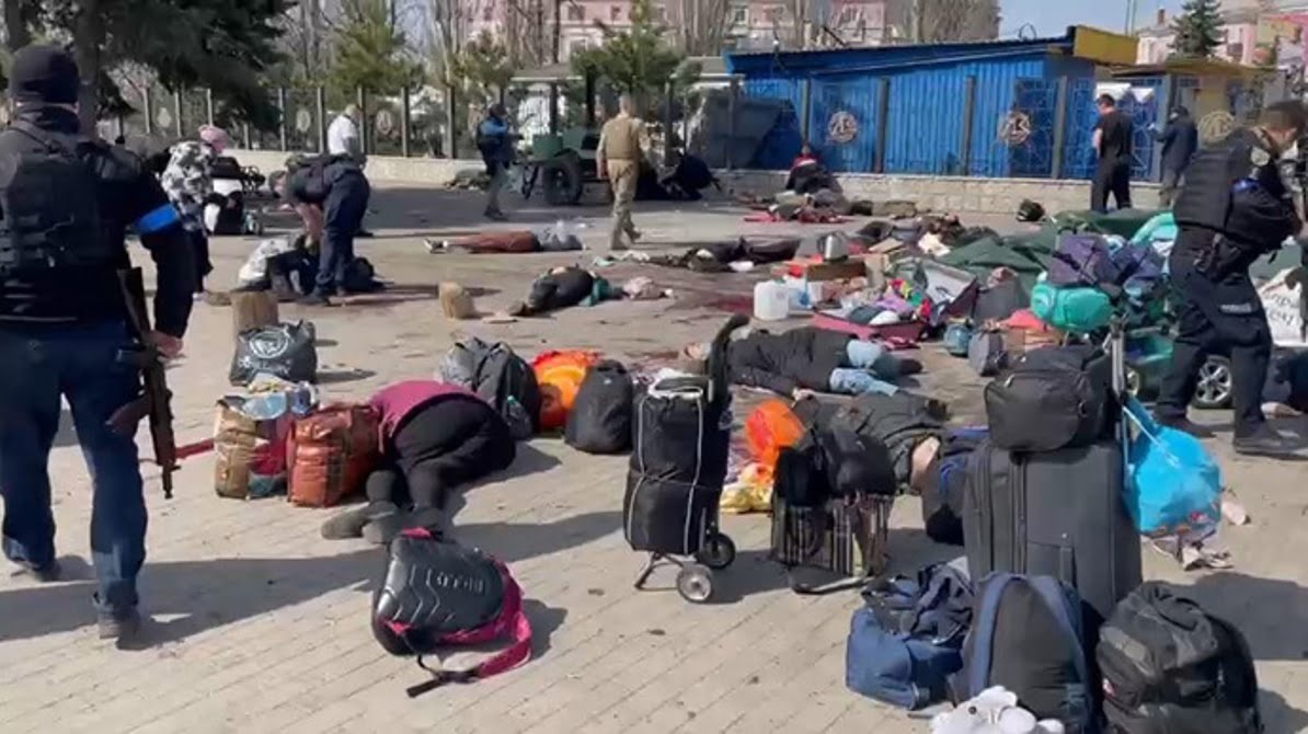 Рік тому окупанти завдали варварського удару по залізничному вокзалу у Краматорську
