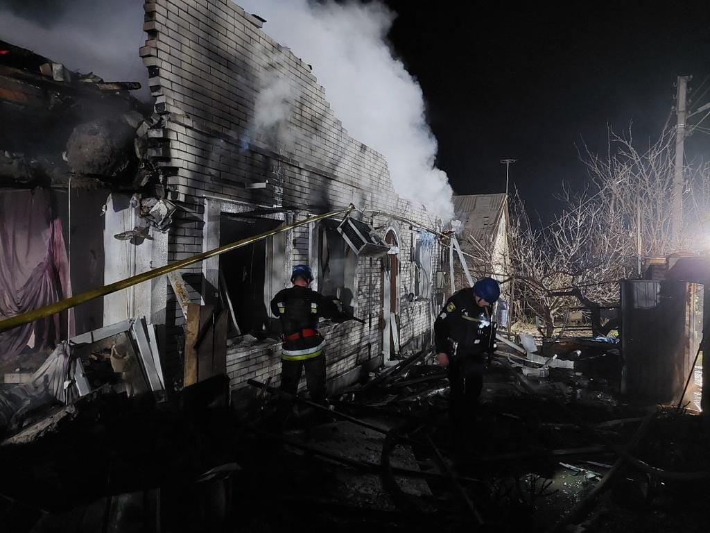 В результате ночного обстрела Запорожья погибла 11-летняя девочка и мужчина – ОВА