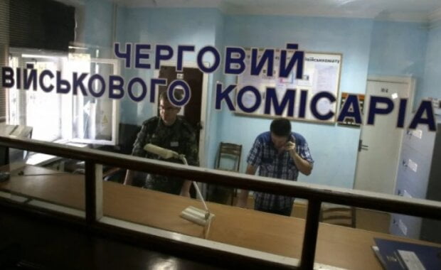 У Мінсоцполітики нагадали, як та коли чоловіки-переселенці повинні стати на військовий облік