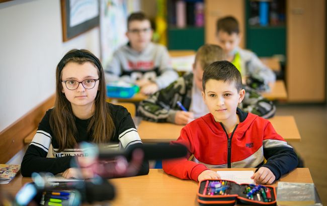 У Латвії українських дітей будуть відраховувати зі шкіл