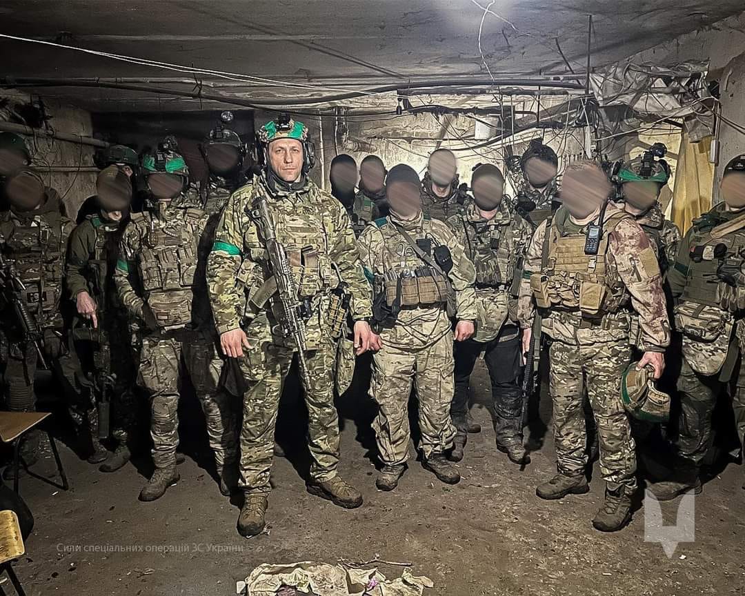 Генерал Хоренко зустрівся зі спецпризначенцями у Бахмуті – Генштаб