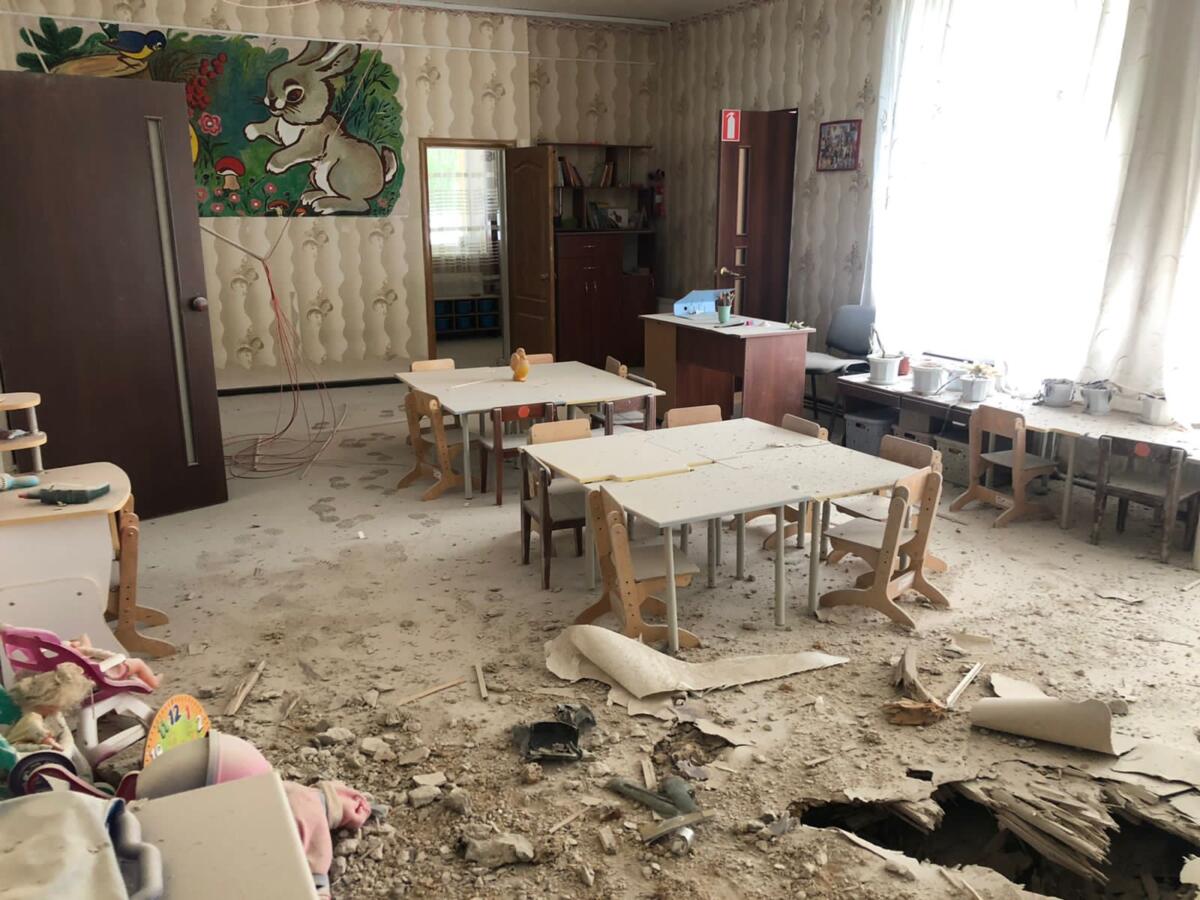 Россияне обстреливают гражданскую инфраструктуру на Харьковщине: поврежден детский сад в Волчанске