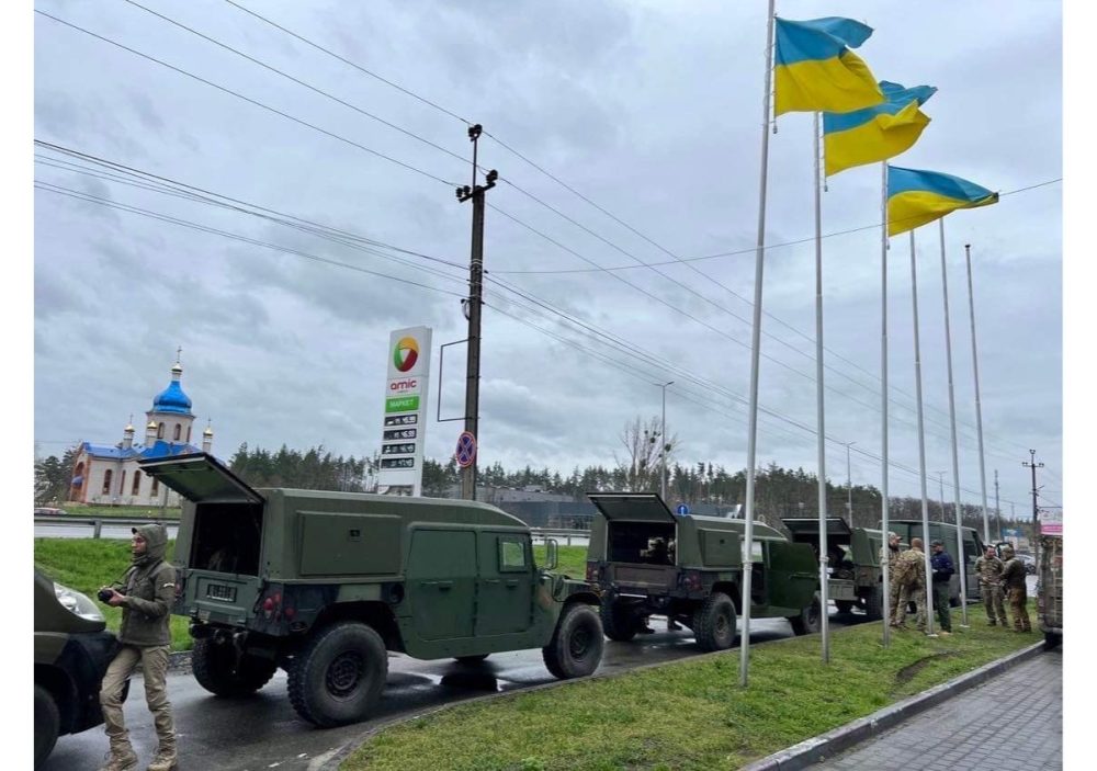 Волонтери з Чехії передали для української армії санітарні автомобілі