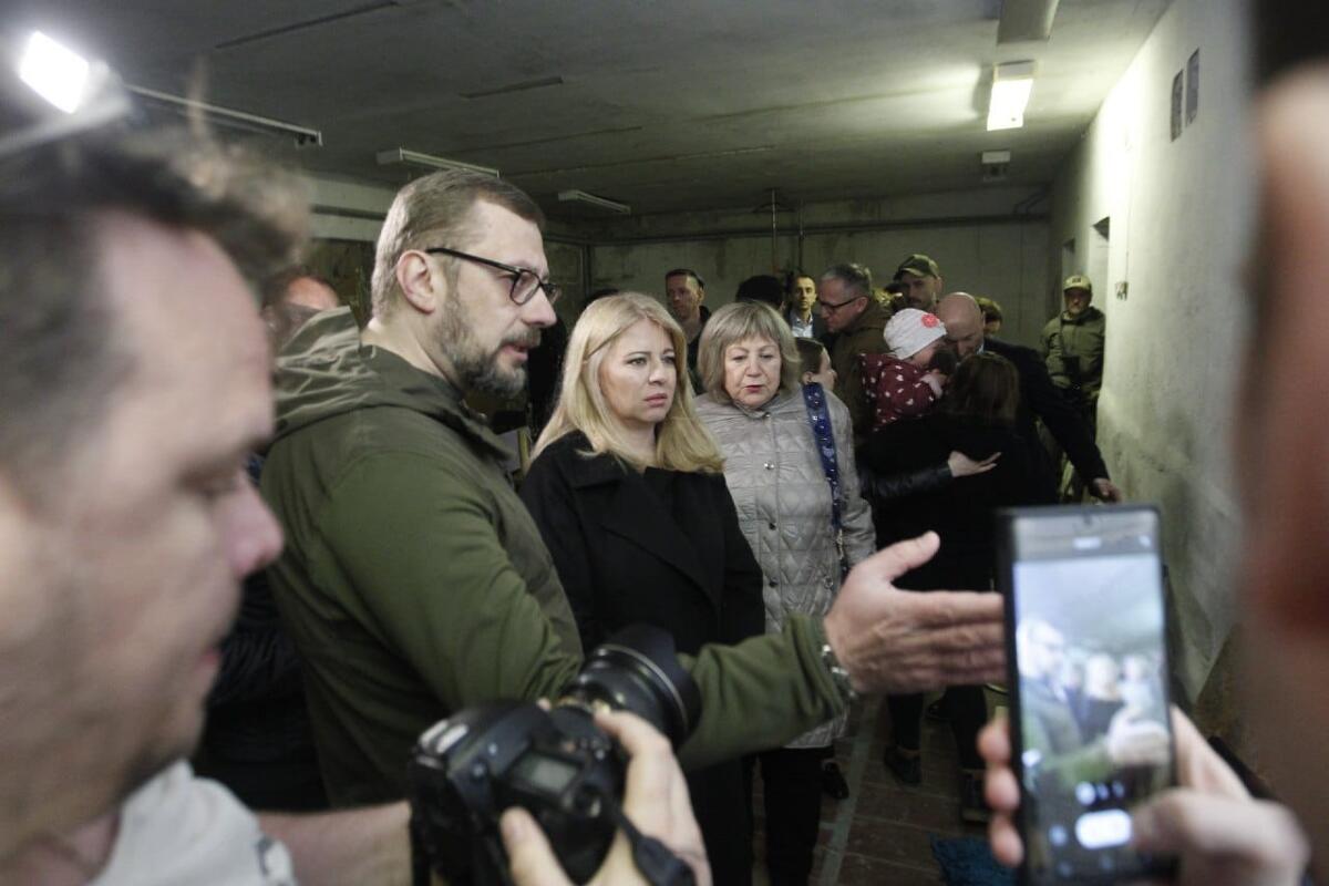 Президентка Словаччини побачила наслідки російської окупації під час візиту на Чернігівщину