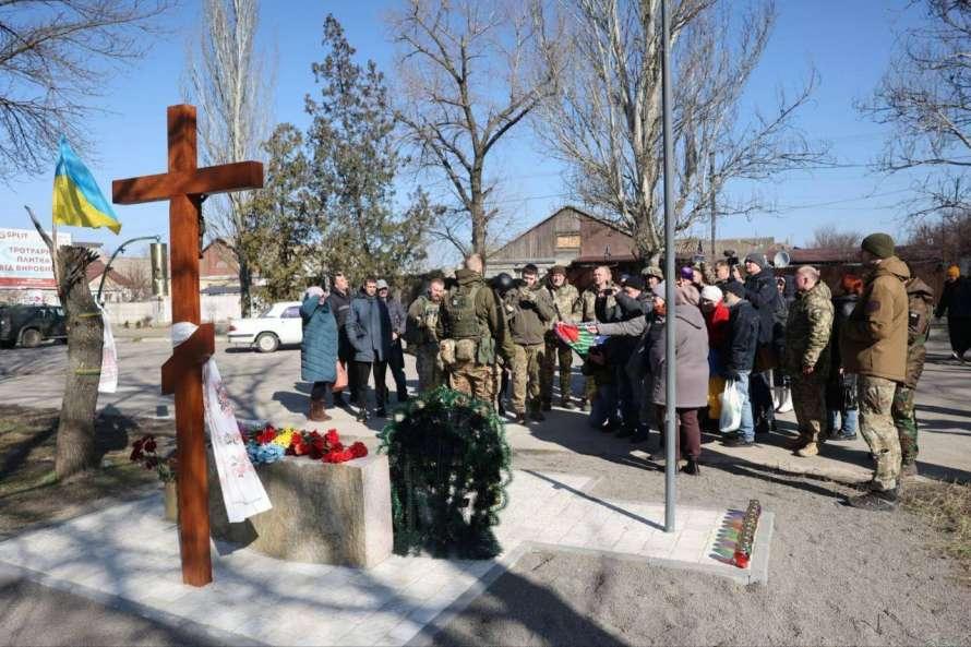 У Херсоні встановили пам’ятний знак на честь загиблих бійців тероборони (ФОТО)
