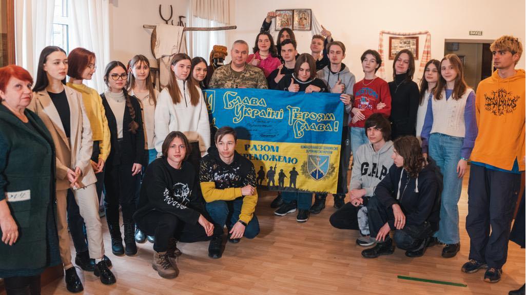Командувач Об’єднаних Сил ЗСУ поспілкувався з підлітками, які створили волонтерську організацію (ВІДЕО)