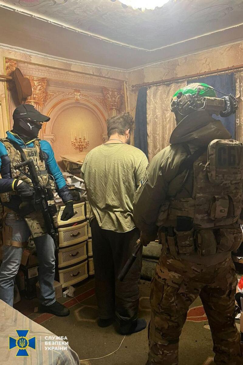 СБУ затримала ворожого інформатора на Донеччині та показала його «листування» з бойовиками (ФОТО)