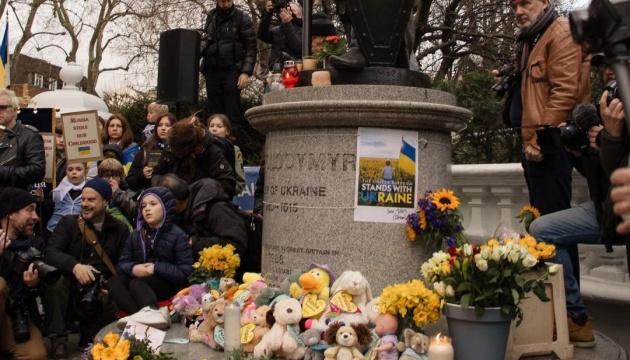У Лондоні біля пам’ятника київському князю українці вшанували жертв російської агресії (ФОТО)