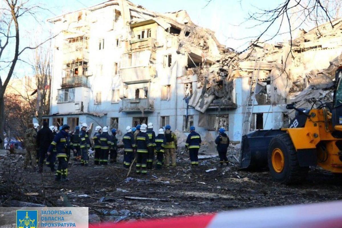 Ракетний удар окупантів по багатоквартирному будинку в Запоріжжі: названо число жертв