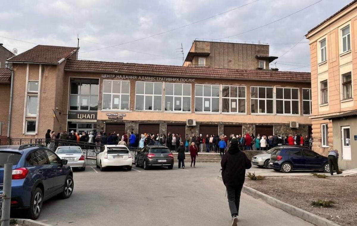 На Прикарпатті голова ОВА відзвітувала про допомогу внутрішнім переселенцям