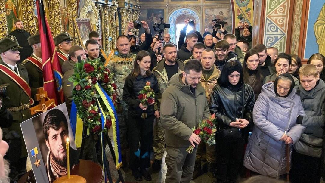 Прем’єр-міністр Фінляндії прибула до Києва і вшанувала пам’ять загиблого Героя України «Да Вінчі» (ВІДЕО)