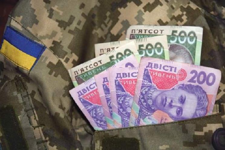 Зарплата на фронті: скільки грошей отримують військовослужбовці ЗСУ на передових позиціях