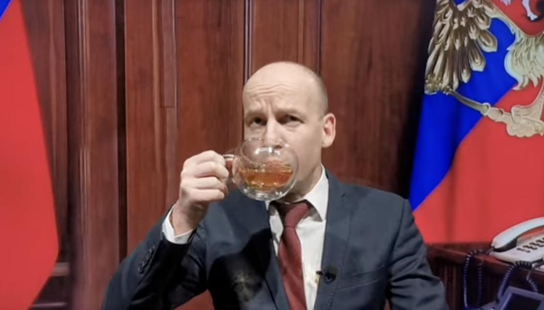 Український гуморист висміяв реакцію путіна на рішення суду в Гаазі про його арешт