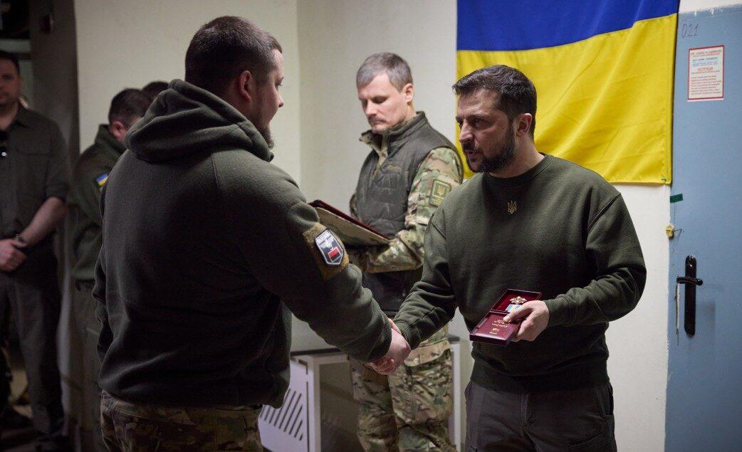 Президент Зеленский отметил государственными наградами защитников Херсонской области (ФОТО)