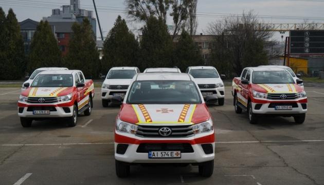 Японія та ООН передали українським піротехнікам партію спецавтомобілів
