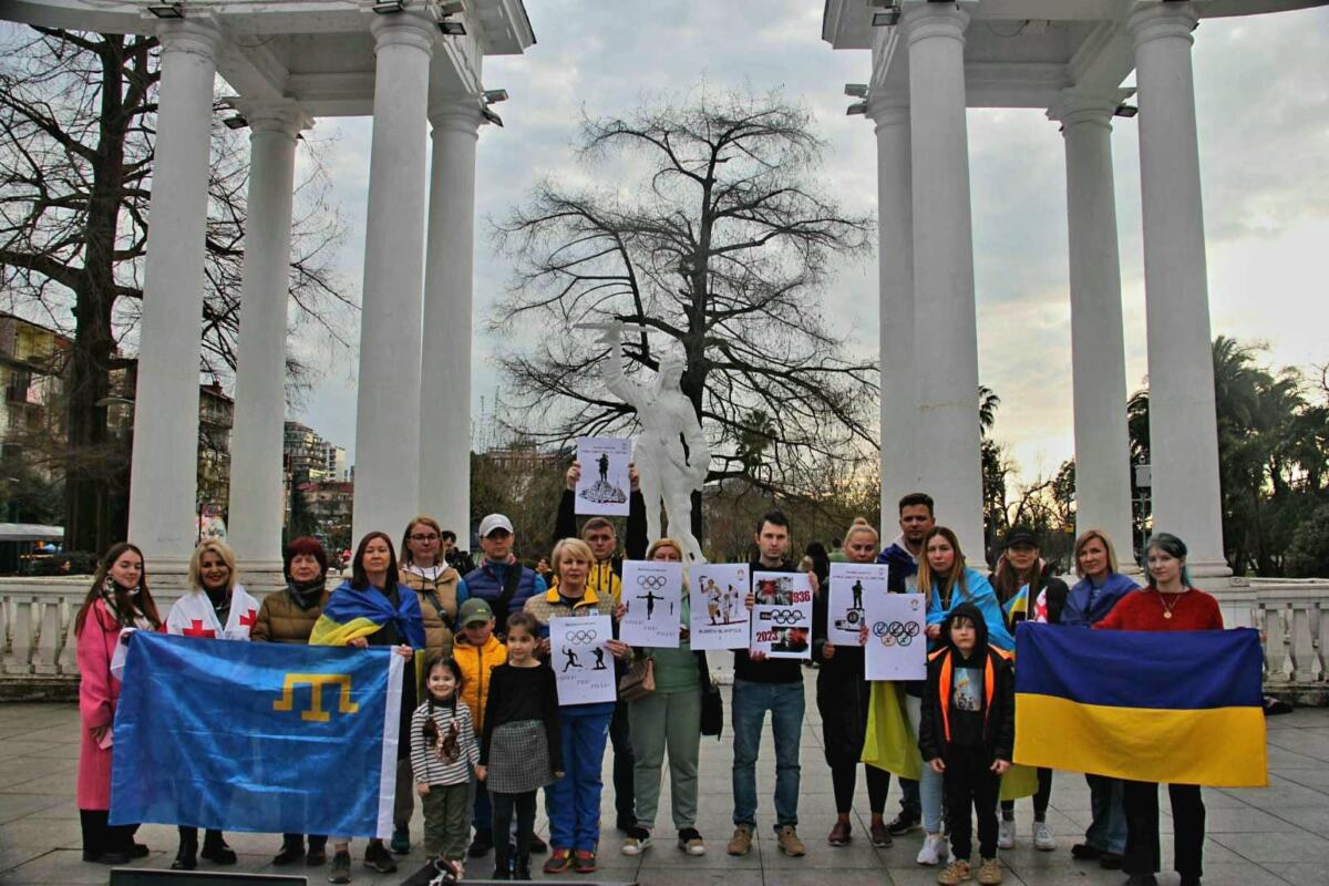 Українці в Грузії провели акцію проти участі російських спортсменів у Олімпіаді (ФОТО)
