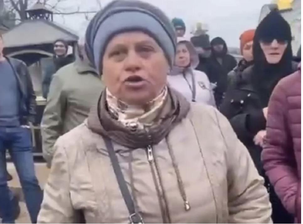 Жінка обурилась утриманням попів УПЦ МП у храмах лаври