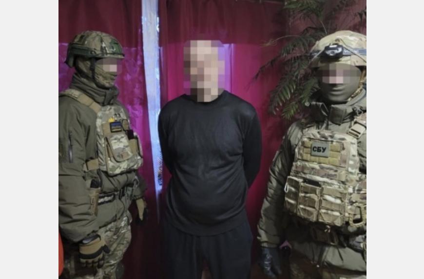 Правоохоронці затримали ворожого агента, який «зливав» розташування авіації української армії