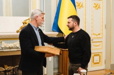 Президент Зеленський отримав від чеського колеги легендарний пістолет