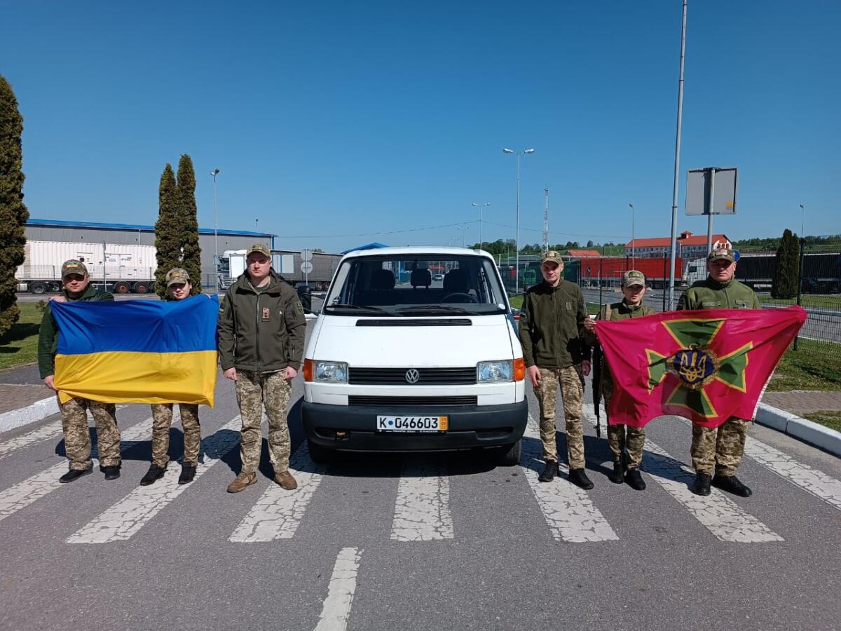 Супруги предпринимателей со Львовщины подарили пограничникам грузовой автобус